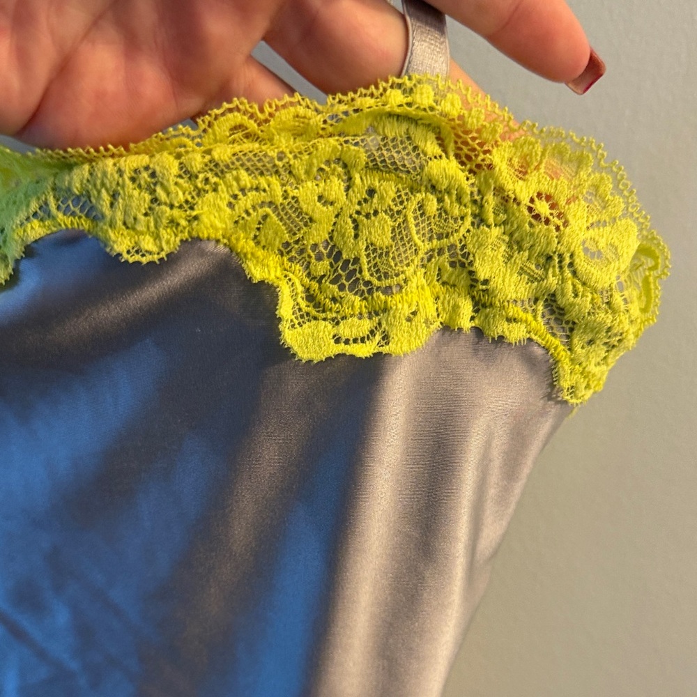 SKIMS Gray and Neon Yellow Lace Trim One Piece Swimsuit - Picture 4 of 8